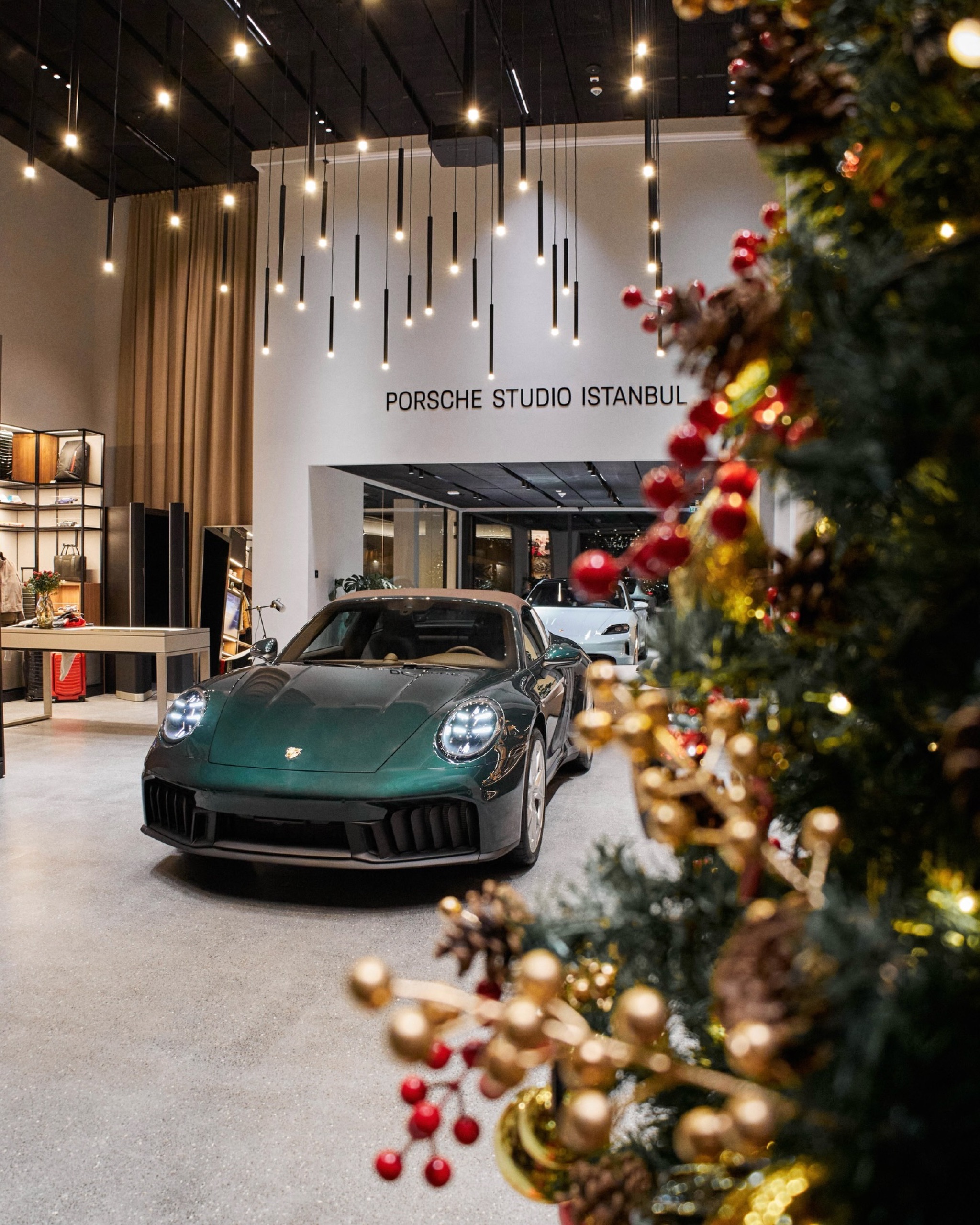 Gift boxes styled on the bonnet of a 911, 2